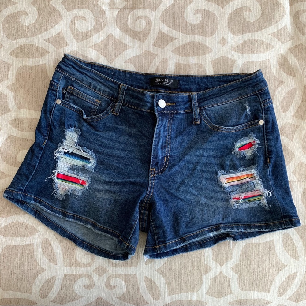 Judy Blue Denim Shorts w/Serape Patches Sz L…